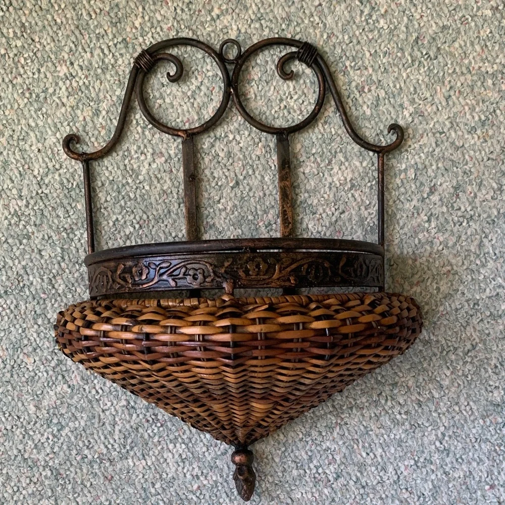 Wicker & Wrought Iron Decorative Wall Pocket. Tuscan Cottagecor Planter Patio